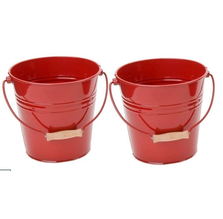 Professional ashtrays and smoking accessories for film sets